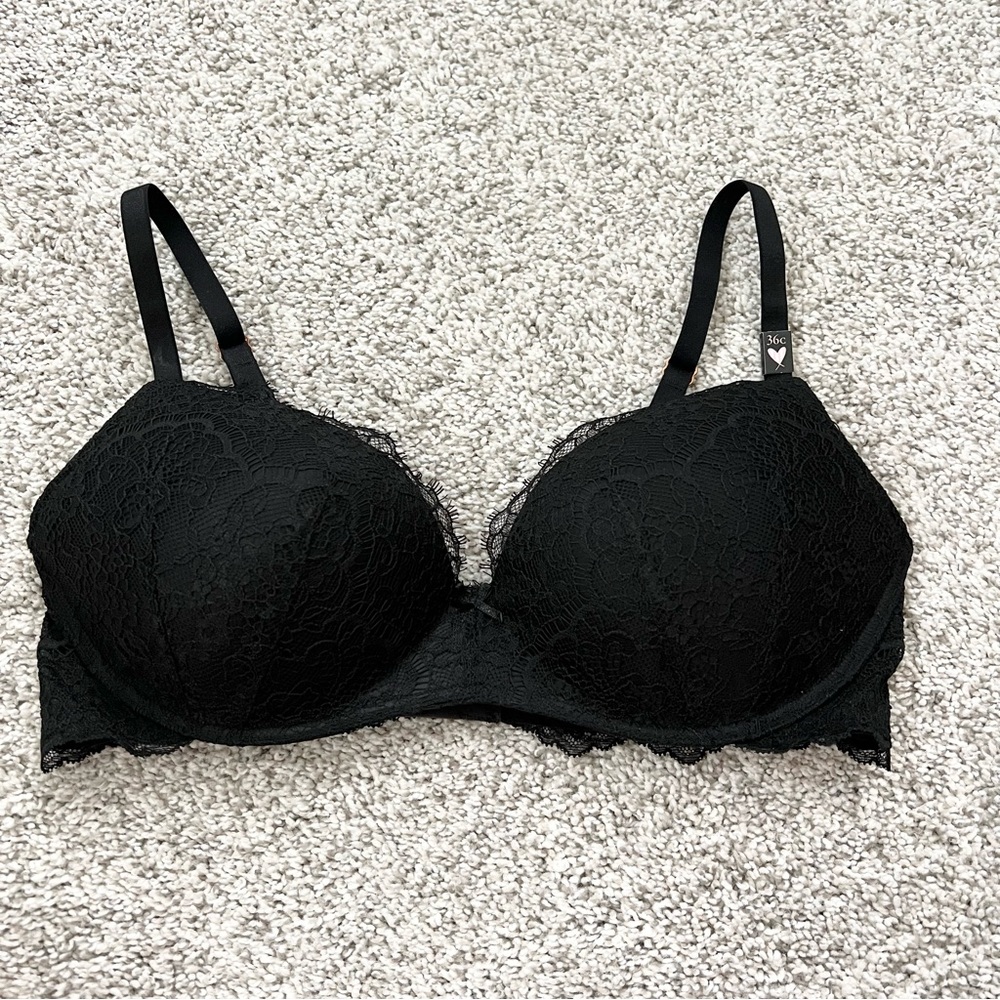 Victoria’s Secret Smooth & Lace Lightly Lined Wireless Bra
